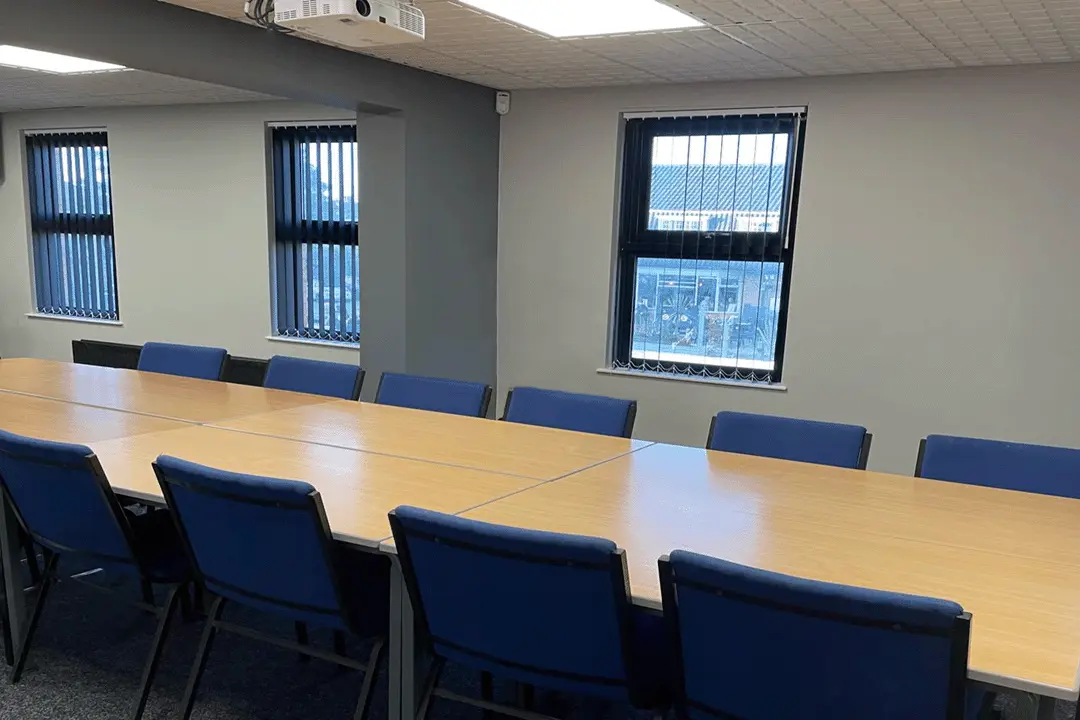 Photo showing an aspect of the main conference room with a long central table